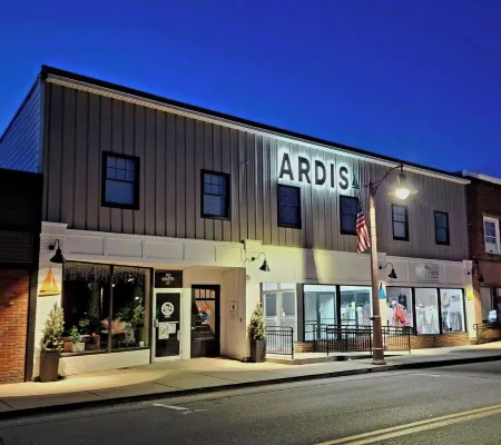 Downtown Studio at The Lake -Unit 4