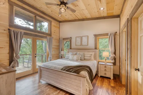 ✿NEW Cabin✿ Forest Decks, Hot Tub, Arcade Games