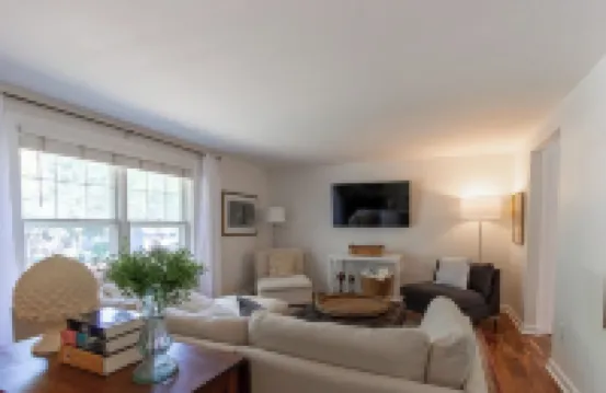 Luxurious, Meticulous, Charming, Beautifully appointed 3bedroom in State College