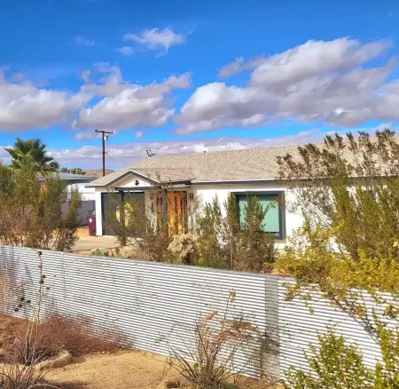 Magic Mushroom House Joshua Tree. Recently renovated, hot tub, 5 min from park!
