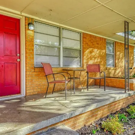 Vintage home in heart of OU country--uniquely decorated OK themed home--ATT wifi