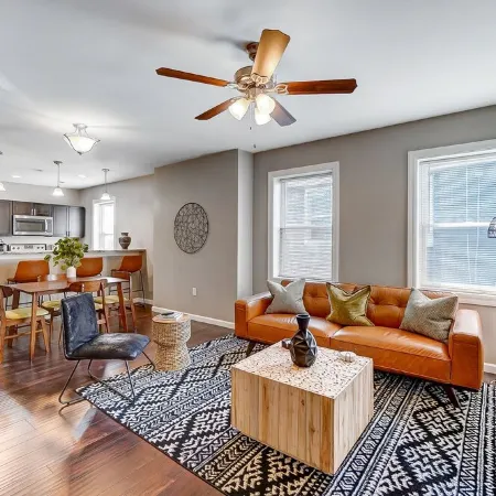 Walkable to Oakley Square-Newly Renovated-King Bed