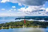 Cheery Waterfront Cottage w/Boat Dock