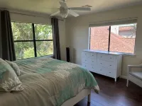Sunset Cove Lakehouse 4-bedroom House with Views Closest to the Park - Boat Ramp
