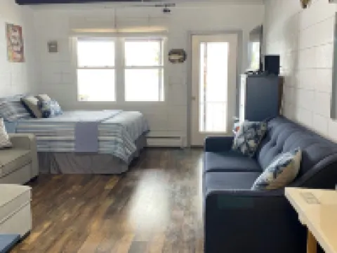 Charming Lakefront Studio Condo Hotels in Laconia