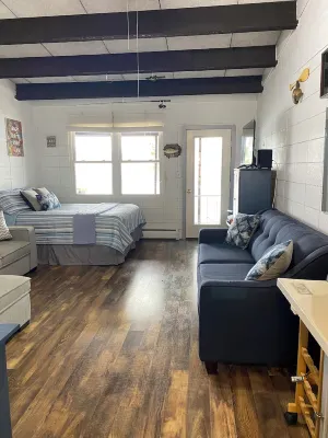 Charming Lakefront Studio Condo Hotels near Ahern State Park