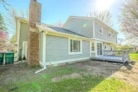 4 bedroom, sleeps 12, close to Grand Park.