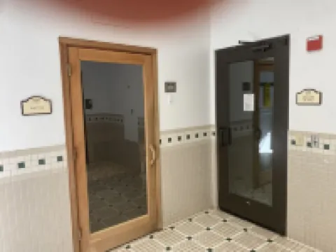 2 bed/2 bath w/sauna, steam room, hot tub, heated pool, exercise and game rooms! Hoteles en Hunter