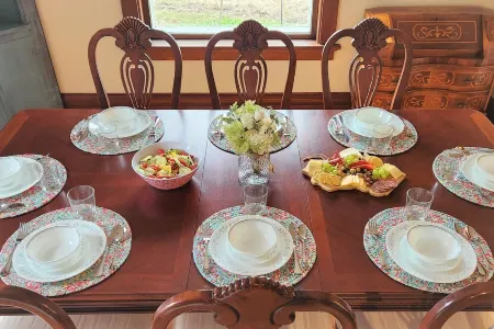 The Bluebell Manor - Home theater- Walk to Downtown Отели рядом с достопримечательностью «Университет Висконсин в Барабу / Сок»