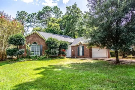 Daphne’s Hideaway Отели в г. Болдуин