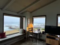 NEW LISTING! Fantasea! Enjoy dramatic crashing waves, fireplace, dog friendly!