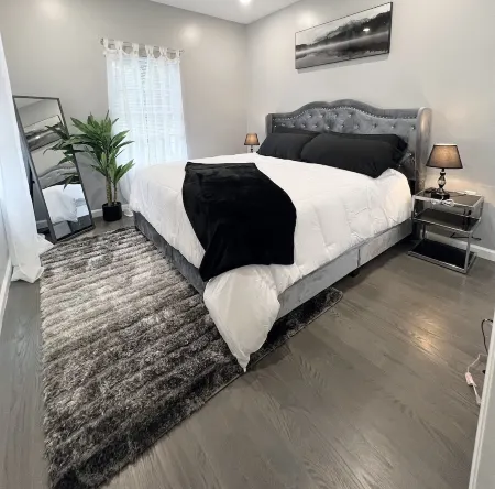 Cozy King Bed suite w/ free Parking ,Self check in and WiFi