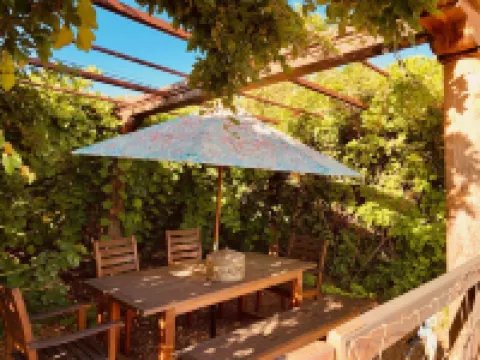 The Chi-Treehouse (Very Civilized Glamping at Sunny Mellow Eco Villa โรงแรมใน