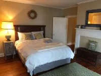 WonderClock House downtown vintage duplex w/ porches, steps to Handley Library Hotels in Winchester
