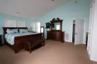 Personal Resort w/ Private Pool, Hot Tub & Elevator, Walking Distance to Town