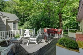 Private Lake Cottage on 3 acres w/350 sq. ft. deck