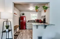 Remodeled 2 bdrm duplex near the U of O