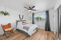 NEW! Desert Oasis! Large Pool/Spa + Firepit + Gameroom