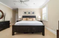 Beautiful 5 bedrooms, 5.5 baths on sound and walking distance to beach and shops