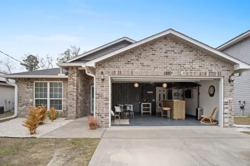 THIS MUST BE THE PLACE-House to Beach in 5 minutes