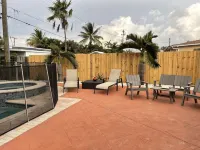 3-Bedroom Home With Heated Pool And Short Drive To The Beaches.