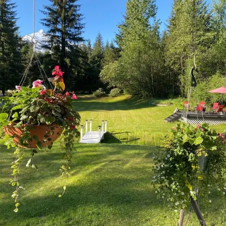 Secluded and beautiful Mendenhall Valley retreat just 2.8 miles from the glacier