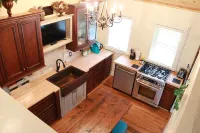 World Cup Matches Just 5 Min Away!  75" TV, King Bed, Lg 1 Acre Yard, Sleeps 8