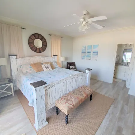 Beautiful Gulf 4 BR/4 Bath, High End Furnishings w/Beach Gear and Kayak! Отели в г. Дофин-Айленд