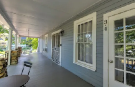 Suite 4, Quick Walk to Downtown Black Mountain