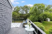 10-min walk to SK Town Beach/4 bed 2-bath home in Blackberry Hills neighborhood