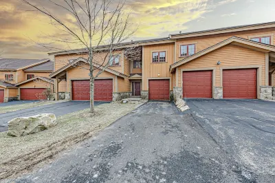 Cozy Luxury Almost Ski-in Ski-out with Hot Tub in Southwind! Hotels near King's Covered Bridge