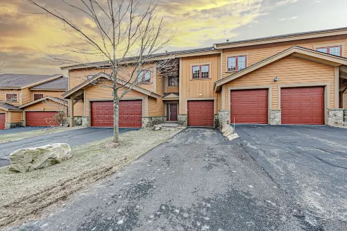 Cozy Luxury Almost Ski-in Ski-out with Hot Tub in Southwind!