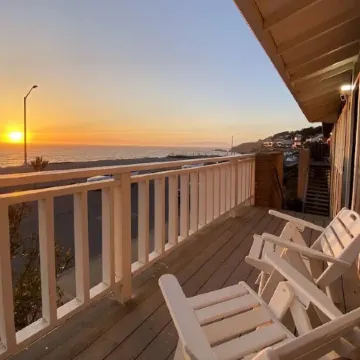 Ocean/Beach Front 🏖🌊w/ Sweeping Oceanviews🌅🐳🪂