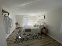 Secluded, romantic cabin with hot tub on 12 acres of woodland.