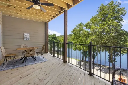 Lakefront Retreat on Lake Taneycomo, Near Branson Landing and Attractions