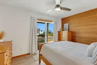 Gorgeous, Ocean View, 3 bedroom, 2 bathroom home in the heart of Kitty Hawk!