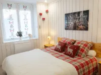 Cauterets unusual cottage heated pool, WIFI Hotels in Cauterets