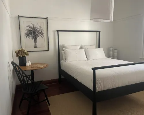Beautiful Bar Beach - stay 300m to Sand & Surf. Walk to Cafes & Restaurants. Hotels in Merewether