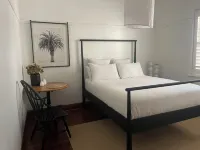 Beautiful Bar Beach - stay 300m to Sand & Surf. Walk to Cafes & Restaurants. Hotels in Merewether