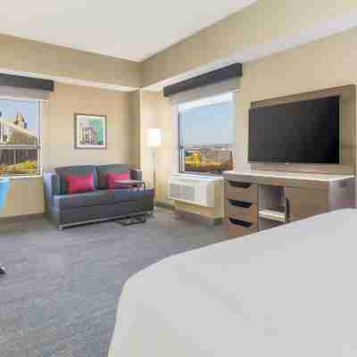 Hampton Inn & Suites Pittsburgh-Downtown Rooms