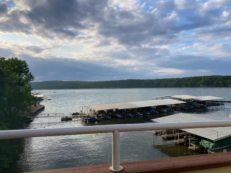 Main Channel Views on the water at Breakwater Bay +Slip Отели в г. Осейдж Тауншип