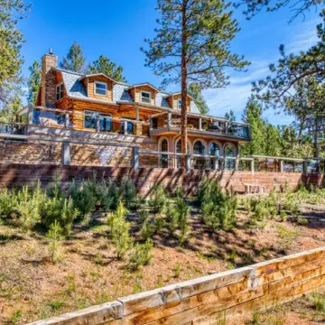 Spacious cabin in the woods w/ a private hot tub, deck, & fireplace  SUV  needed