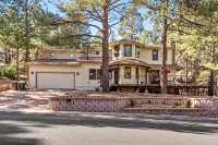 Slippery Rock Vacation Home - sleeps 9
