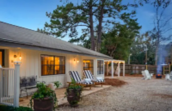 Le Hibou Blanc (B) - Fairhope: Laid-back Sophistication