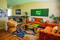 Funky Beach Bungalow. Premier location! Coolest place in town.