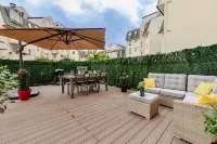 Charmant Refuge Avec Jardin, à 6 Minutes à Pied du Métro Créteil Léchat Hotels in Creteil