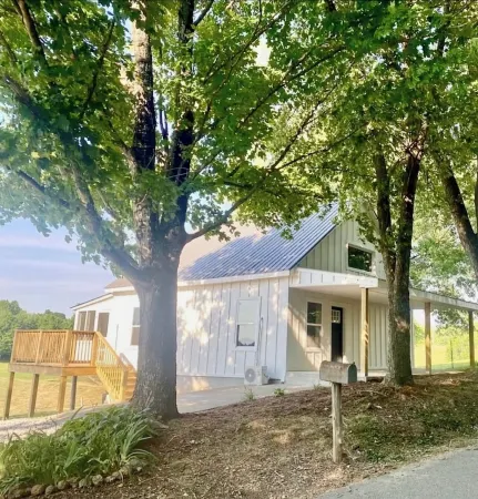 Pretty Cabin Right Next to Dale Hollow State Park Entrance! with Boat Parking.