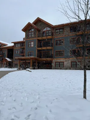 Luxury Ski IN/Ski OUT Kearsarge Brook Condo 2 bed, 2 bath at Cranmore Mountain