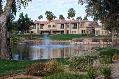 EXCEPTIONAL Luxury condo- Golf course view Wonderful Sunsets Hotels near Half Price Books