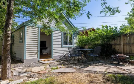 Just blocks from downtown! Cozy 2-bed, 1-bath home - sleeps 4.